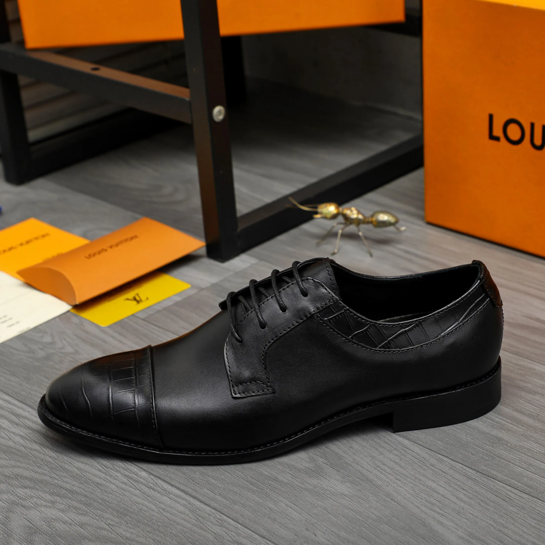Men's shoes 💰p460 Product trademark: LV (Louis Vuitton) business lace-up leather shoes True size: 39-44 Product material: Selected high-quality cowhide stitched with stone pattern cowhide upper, cowhide lining, original rubber outsole